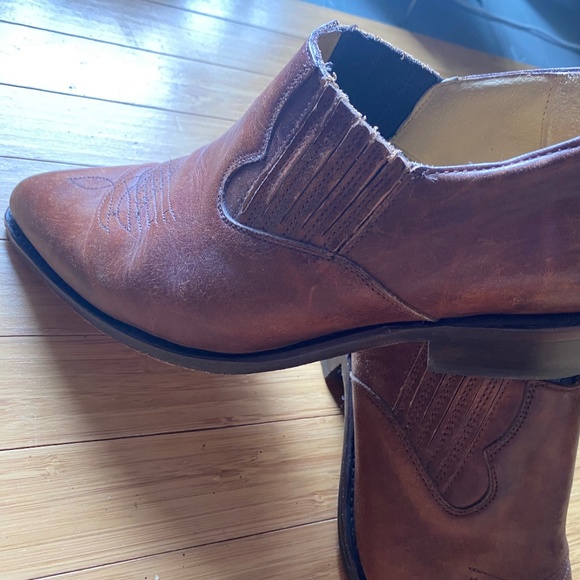 FRYE AND CO. Shoes - Frye bootie (old Billy)